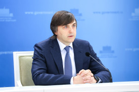Министр просвещения РФ Сергей Кравцов провел брифинг по итогам 2024/25 учебного года.